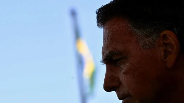 Bolsonaro dovrà indossare il braccialetto elettronico