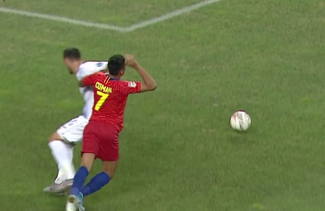 CRAIOVA - FCSB // FOTO Moment controversat în startul meciului » A exagerat Istvan Kovacs?
