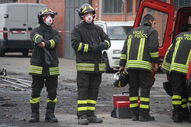Ex Ilva, tre esplosioni nella notte nell’acciaieria 2 di ArcelorMittal a Taranto: squarci alle tubazioni