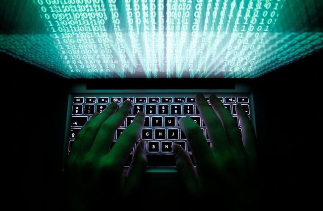 Hackerii au divulgat datele personale a 1.000 de polițiști din Belarus