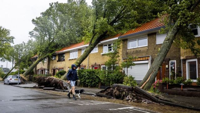 Olanda, lovită de cea mai puternică furtună de vară înregistrată vreodată în țară
