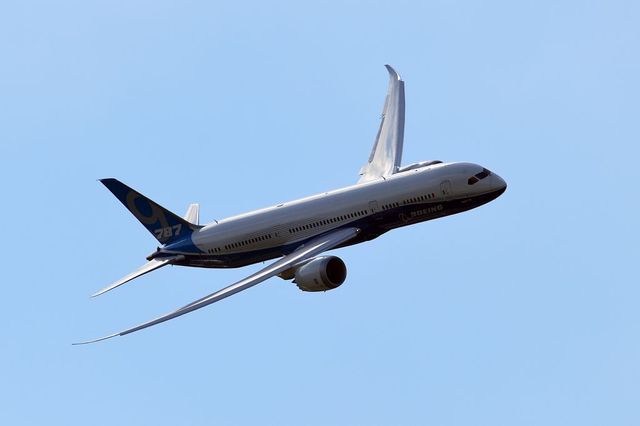 Acțiunile Boeing au scăzut cu 8% în urma prăbușirii avionului în India