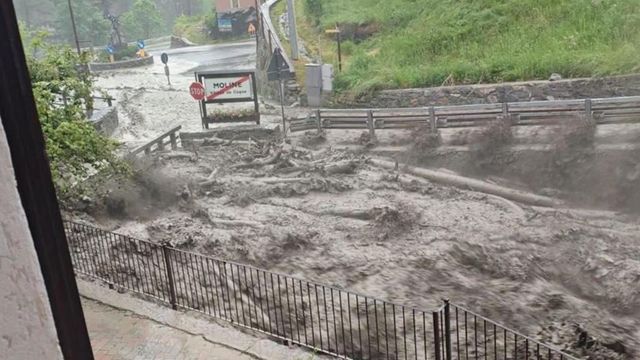 Frane sulla strada regionale di Cogne, paese isolato