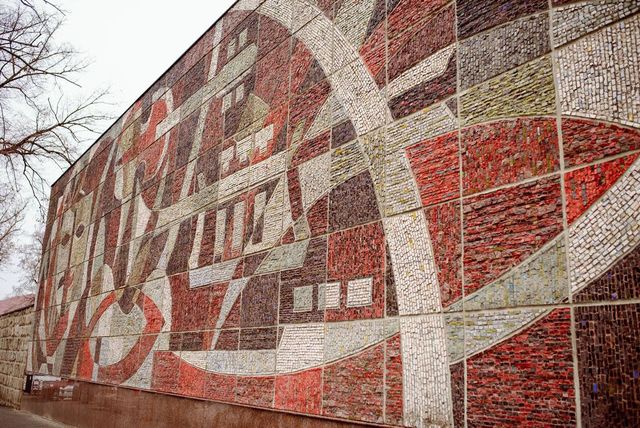 Мозаику на фасаде Национального театра оперы и балета внесли в Реестр памятников