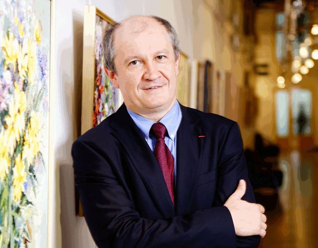 Numele candidatului propus la funcția de premier. Vine din mediul privat și nu a mai fost implicat în politică