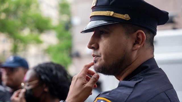 Sparatoria a Nyc, colpiti un agente e due persone