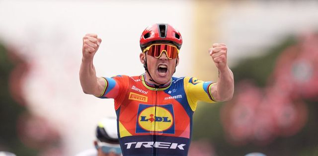 Giro d’Italia 2025, Pedersen vince prima tappa Durazzo-Tirana: è maglia rosa
