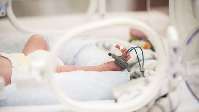 Újszülöttet hagytak a hatvani kórház babamentő inkubátorában