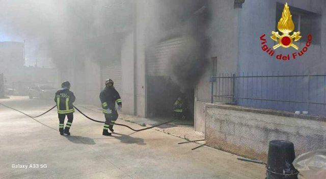 Tre bambini morti in un incendio a Bologna, grave una donna