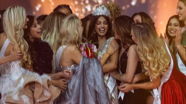 Reprezentanta Indiei este câștigătoarea titlului Miss Univers 2021