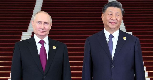 Xi sente Putin, resistere alle interferenze esterne