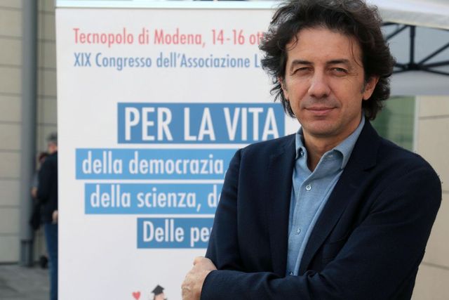 Cappato a Meloni: “Io spiato da Servizi, chiedo chiarimenti”