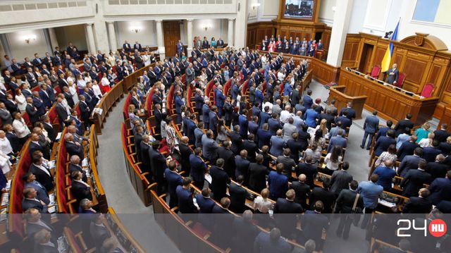 Az ukrán parlament eltörölte a képviselői mentelmi jogot