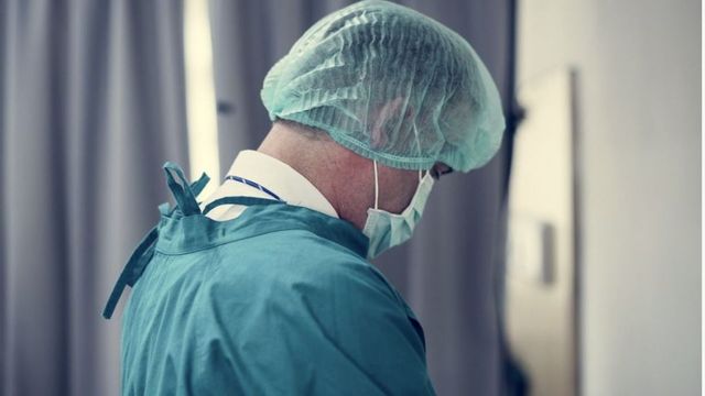 Medicii care s-au îmbolnăvit de COVID-19 la muncă vor primi în continuare indemnizația de 16 mii de lei