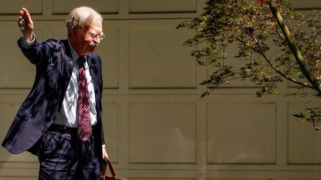 Departamentul de Justiție ar urma să-l pună sub acuzare pe John Bolton, fost consilier de securitate al lui Trump