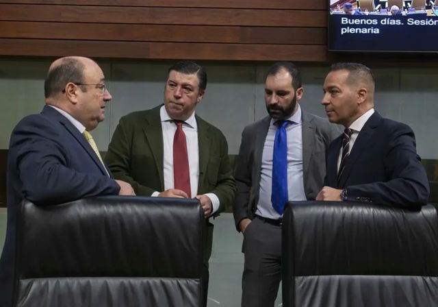 Ambiente de elecciones en la política extremeña: comicios en diciembre o marzo