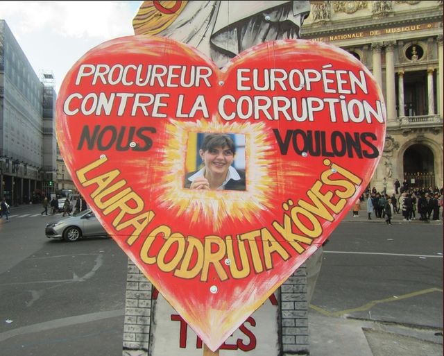 Vestele galbene din Franța o susțin pe Laura Codruța Kovesi
