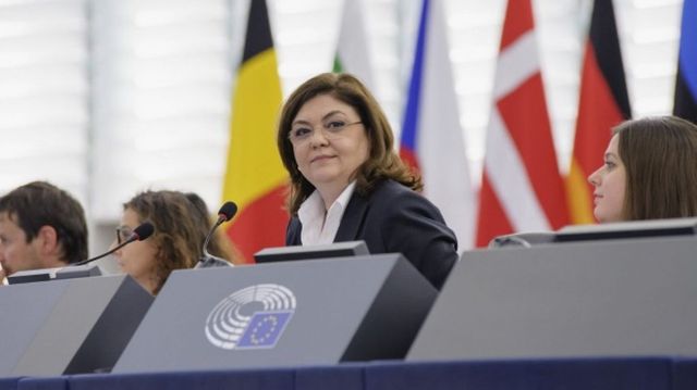 Ursula von der Leyen o acceptă pe Adina Vălean pentru postul de comisar european pe Transporturi