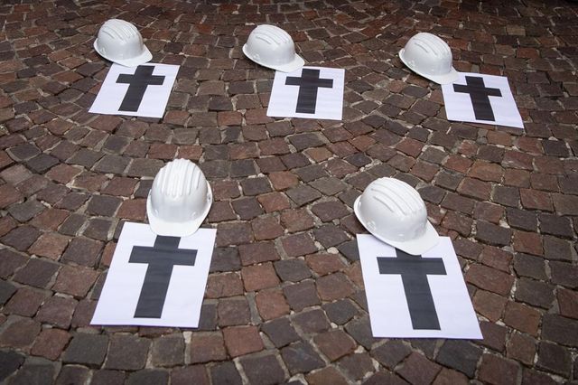 Caserta, operaio 51enne muore schiacciato in fabbrica