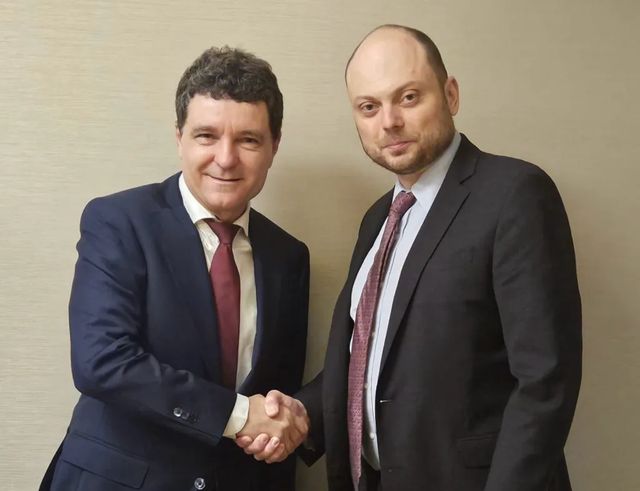 Nicușor Dan s-a întâlnit cu cel mai important opozant al lui Putin, Vladimir Kara-Murza