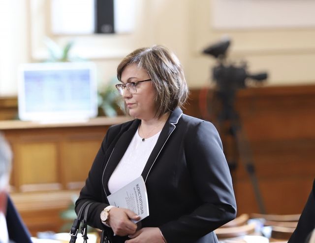 Нинова обвинява правителството в далавера
