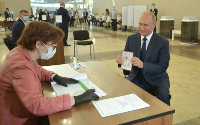 Alegătorii ruși au aprobat noua Constituție, care îi oferă lui Putin posibilitatea de a rămâne președinte până în 2036 - rezultate parțiale