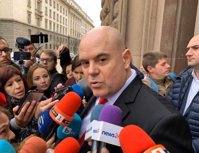 Главният прокурор се среща с Нинова заради кризата в Перник