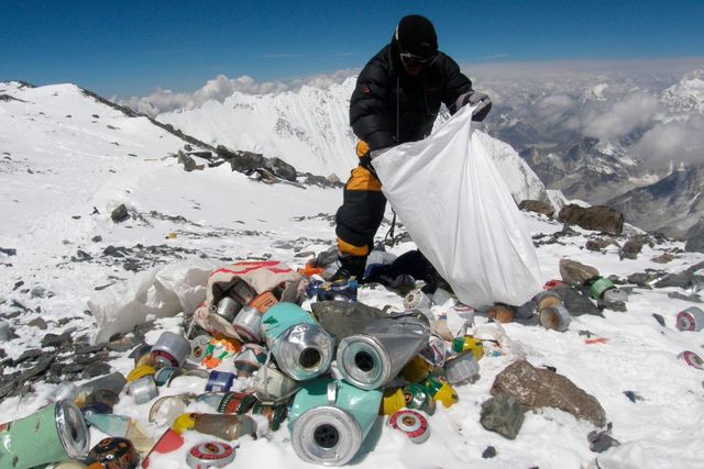 El kell halasztani a Mount Everest megtisztítását