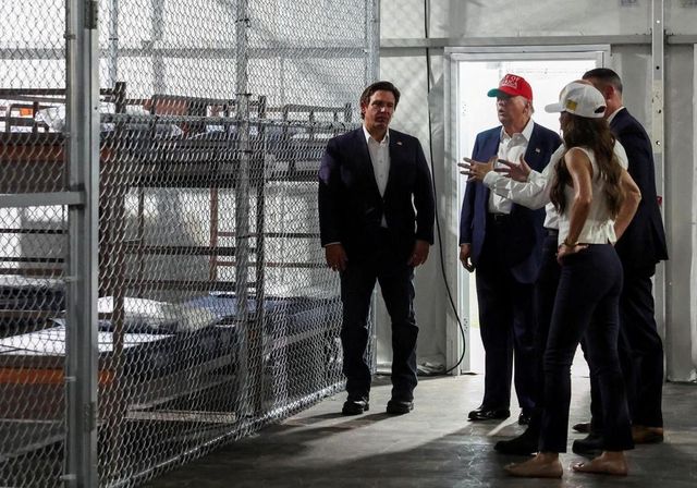 Trump inaugura 'Caimán Alcatraz', la prisión de Florida para encerrar a miles de inmigrantes