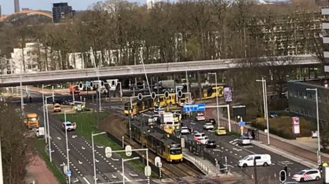 Olanda | Polițiștii din Utrecht l-au identificat pe autorul atacului din tramvai