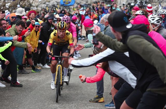 Giro d'Italia, a Roglic penultima tappa e maglia rosa