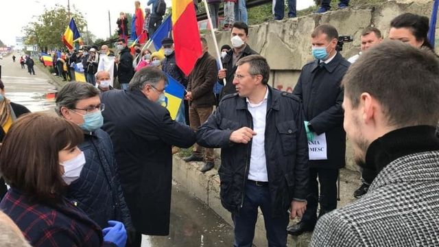 Dorin Chirtoacă și Vlad Bilețchi, amendați pentru că au participat la ceremonia de întâmpinare a ajutorului umanitar oferit de România
