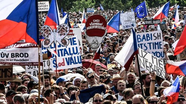 Cel mai mare protest din Cehia de la căderea comunismului: s-a cerut demisia guvernului