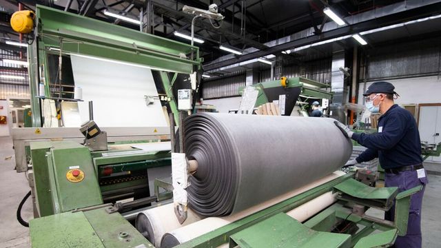 Istat, produzione industriale a marzo +0,1%, -1,8% su anno