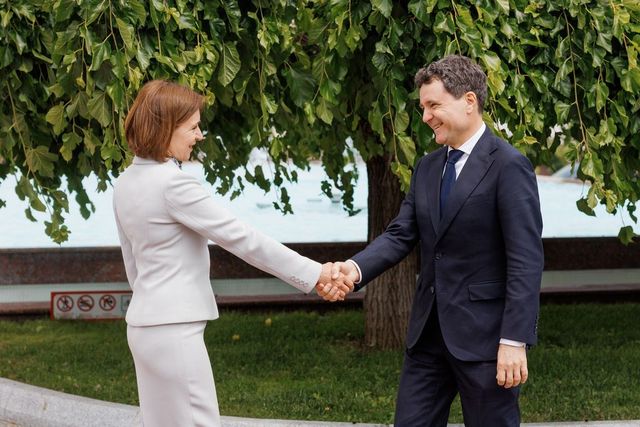 Nicușor Dan a făcut baie de mulțime la Chișinău