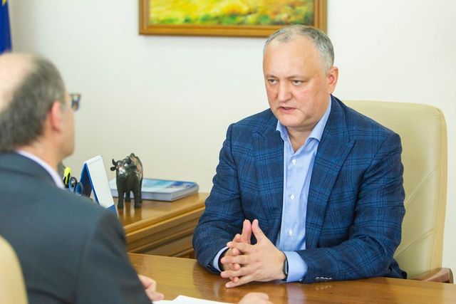 Президент провел инспекцию продовольственных запасов Молдовы