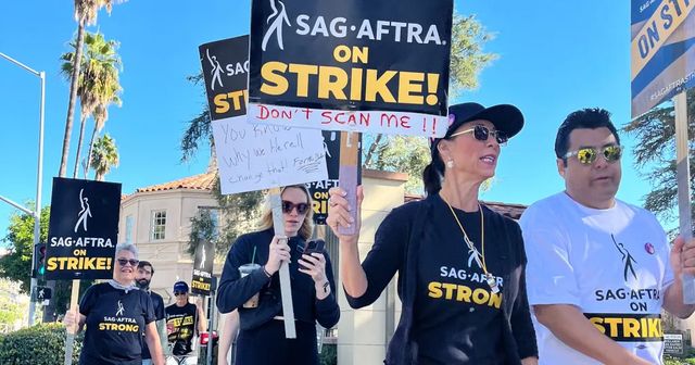 Striking Actors Agree Deal With Hollywood Studios