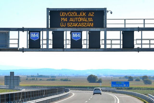 Új autópálya-határátkelőt adtak át a magyar-román határnál