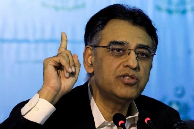 Pakistan Finance Minister quits in reshuffle