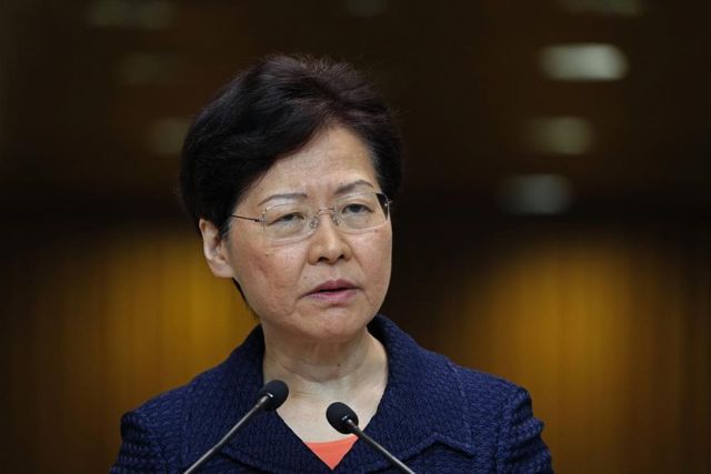 USA uvalily sankce na činitele Hongkongu včetně správkyně Lamové