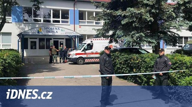 Útočník zabil ve slovenské škole člověka, policie ho zastřelila
