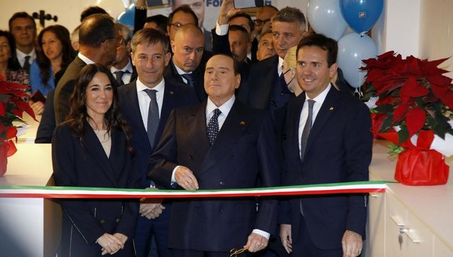 Manovra, Berlusconi: ' Zero tasse alle aziende per assumere i giovani'