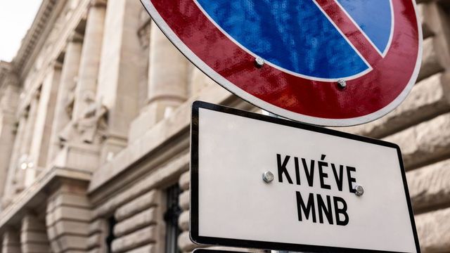 Százmilliós bírságot szabott ki kilenc biztosítóra a jegybank