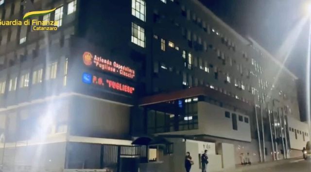 Catanzaro, violenze sessuali su pazienti oncologici in ospedale: arrestato infermiere