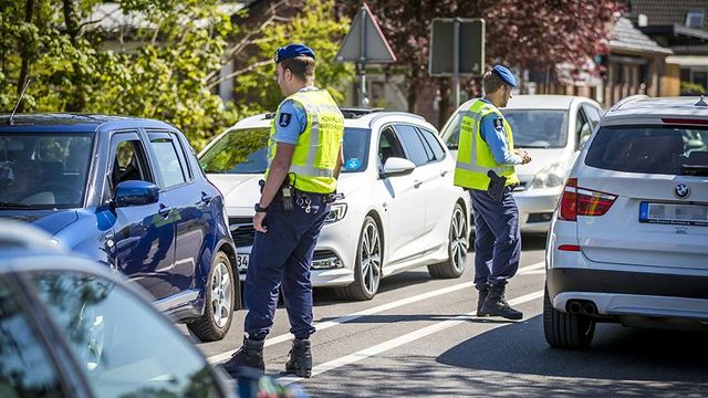 В Нидерландах автомобиль въехал в летнее кафе