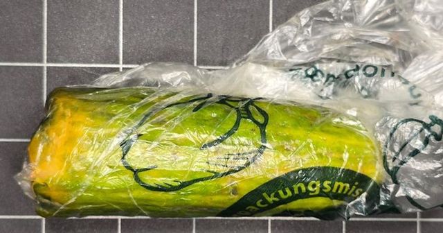 A plătit pentru o monedă de aur, dar a primit un castravete