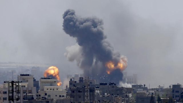 Gaza militants fire 100 rockets into Israel