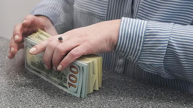 Минфин России возобновляет покупки валюты впервые с марта 2020 года