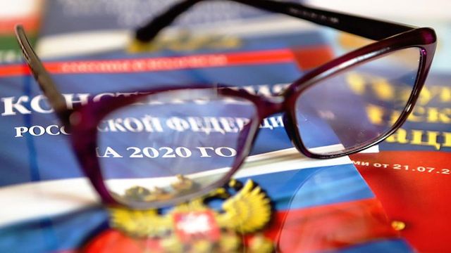 Группа по поправкам в Конституцию попросят продлить срок внесения изменений