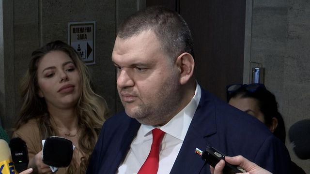 Пеевски с призив към Радев: Да връща кетъринга и шампанското, купонът се отлага